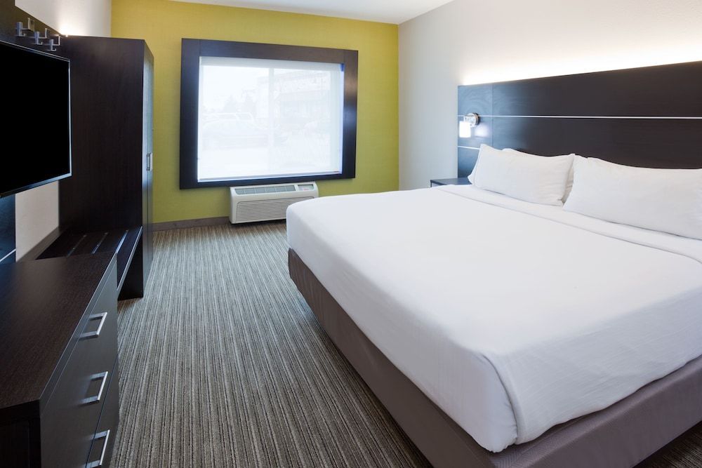 Holiday Inn Express & Suites DICKINSON by IHG 2