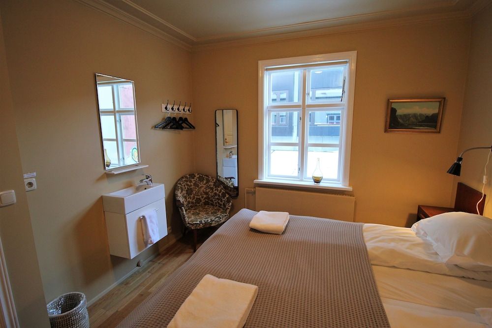 Grettir Guesthouse Downtown Charm 2
