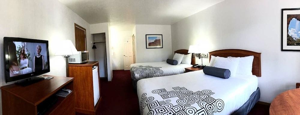 Austin's Chuckwagon Motel 2