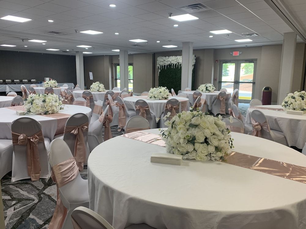 Holiday Inn Express & Suites PITTSBURGH WEST MIFFLIN by IHG 2