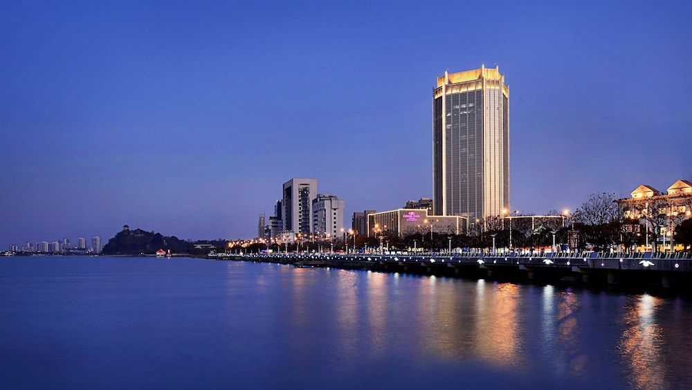 Crowne Plaza ZHENJIANG by IHG 1