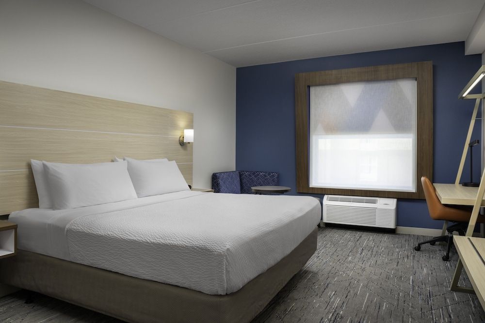 Holiday Inn Express & Suites PITTSBURGH NORTH SHORE by IHG 2