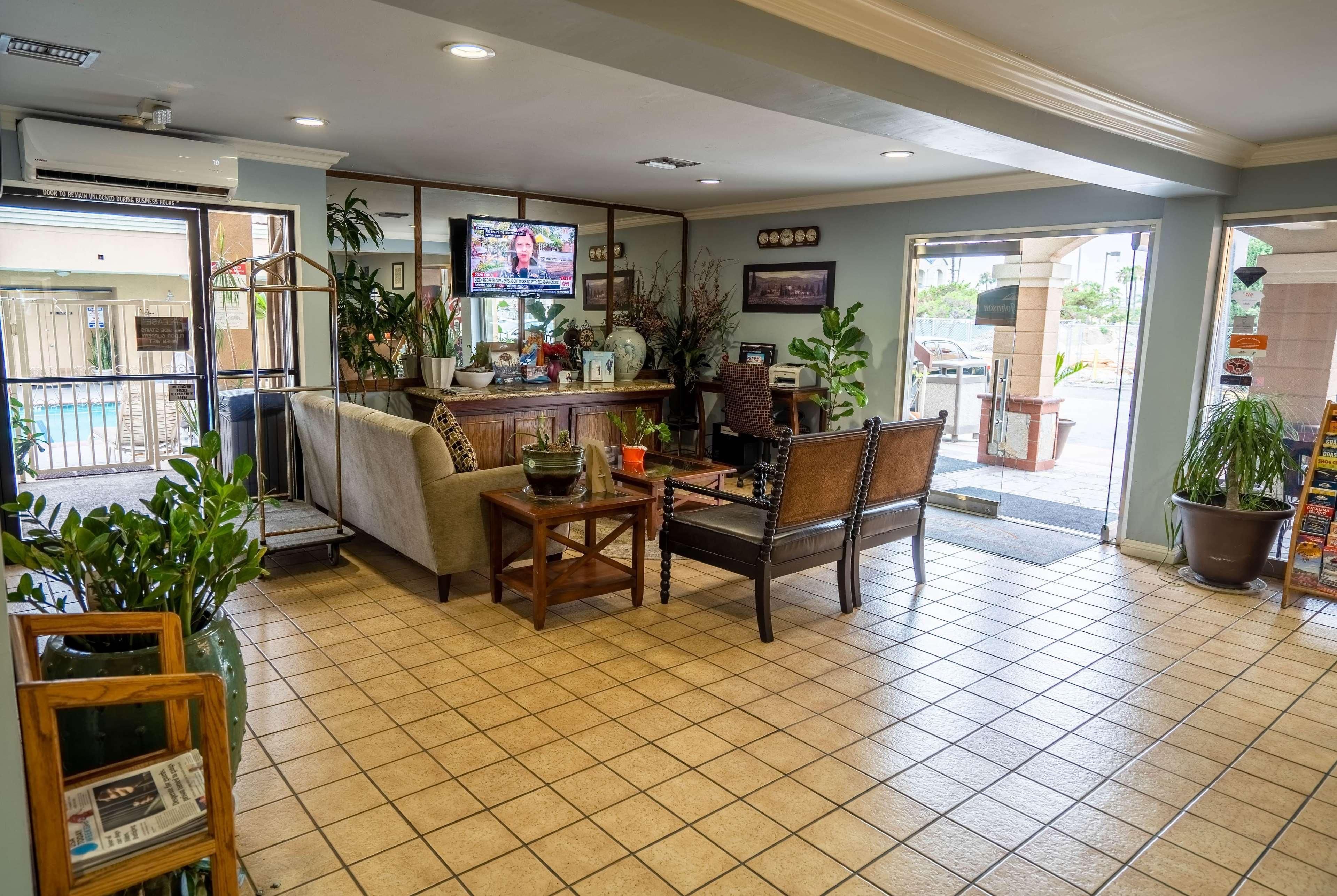 Howard Johnson by Wyndham Buena Park 1