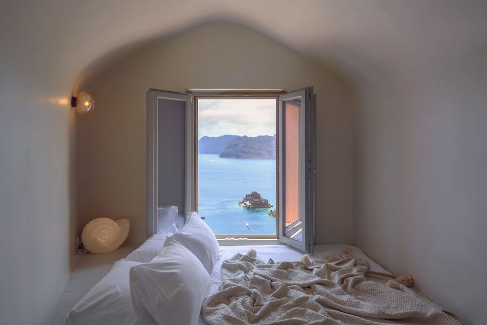 Oia Waves Cave Houses 1
