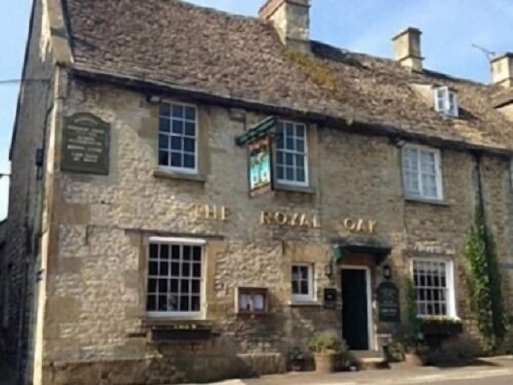 The Royal Oak Burford 1