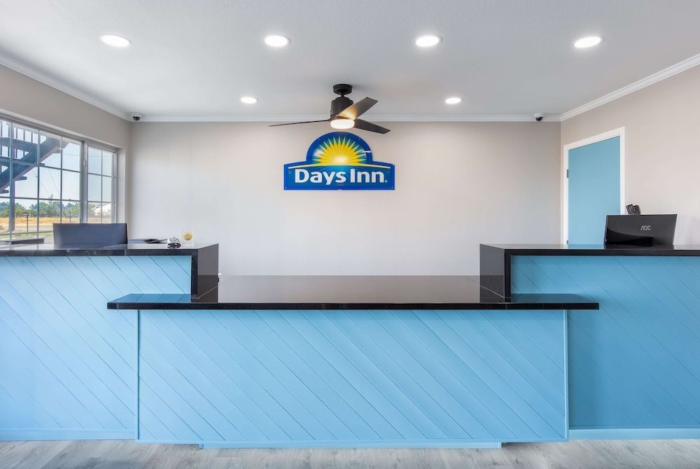 Days Inn by Wyndham Red Bluff 2