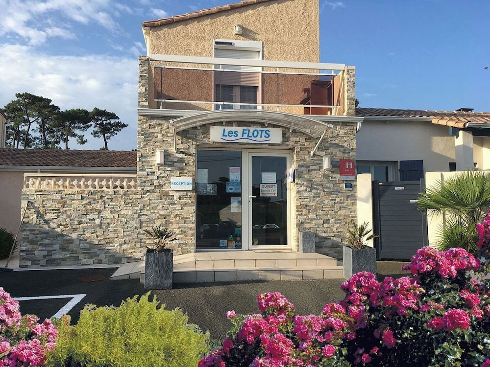 Hôtel Résidence Les Flots 1