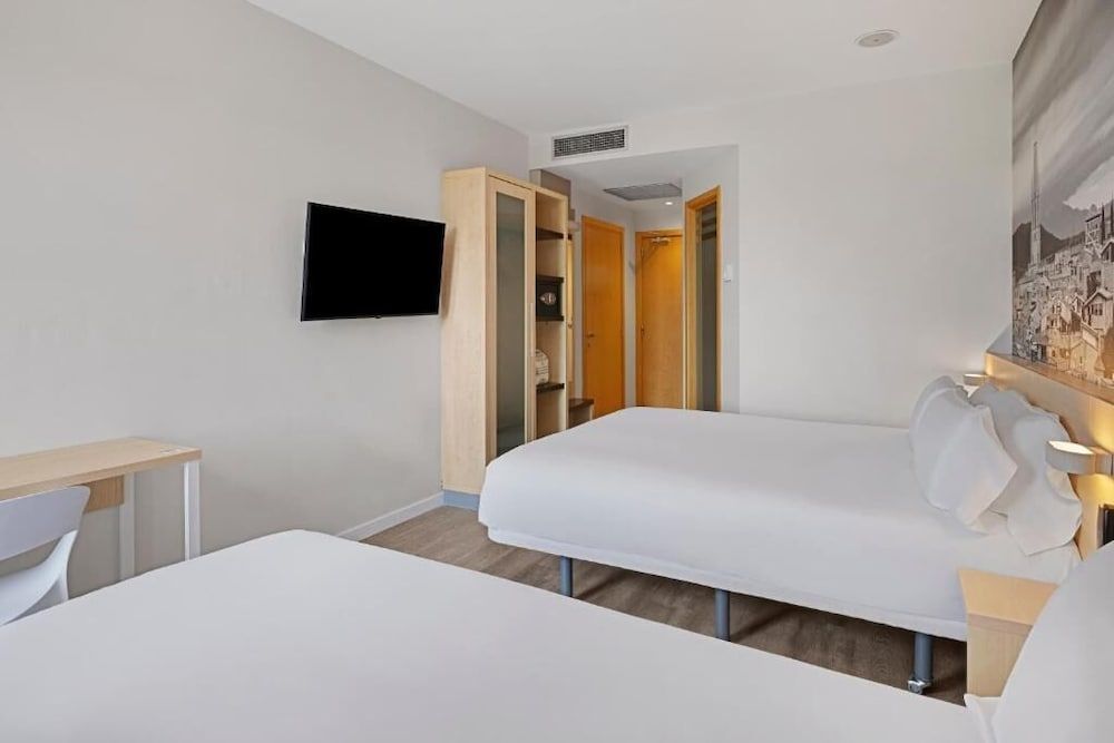 B&B HOTEL Girona 3 2