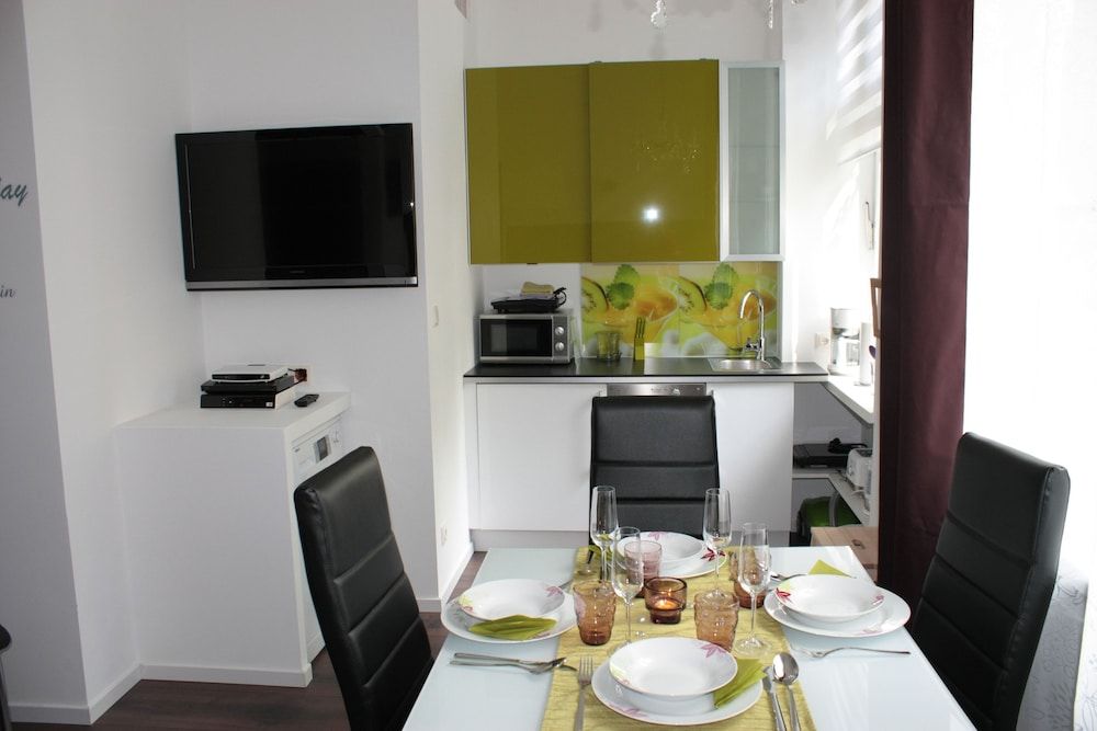 GoVienna Small Modern Apartment 1