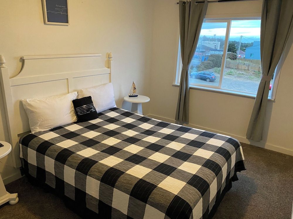 Newport Bay Motel 1