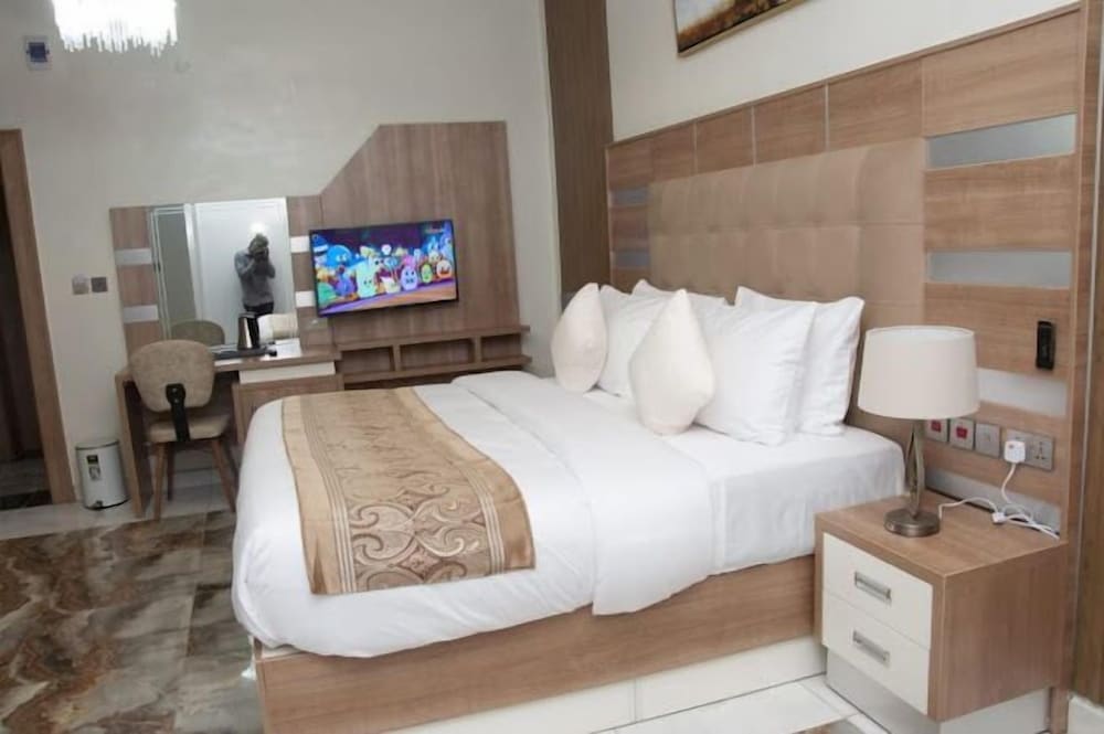 Global Luxury Suites 2