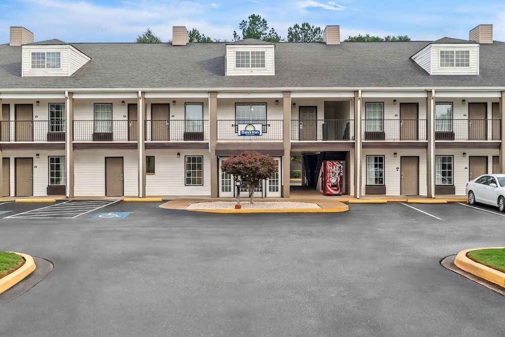 Days Inn by Wyndham Spartanburg 1
