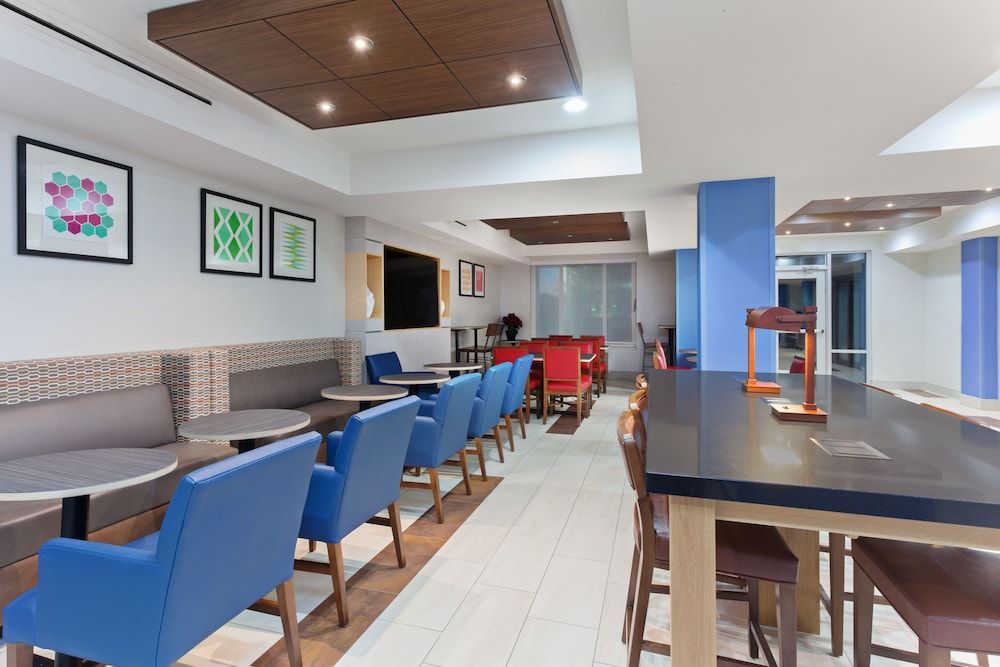 Holiday Inn Express & Suites ELK GROVE WEST I-5 by IHG 1