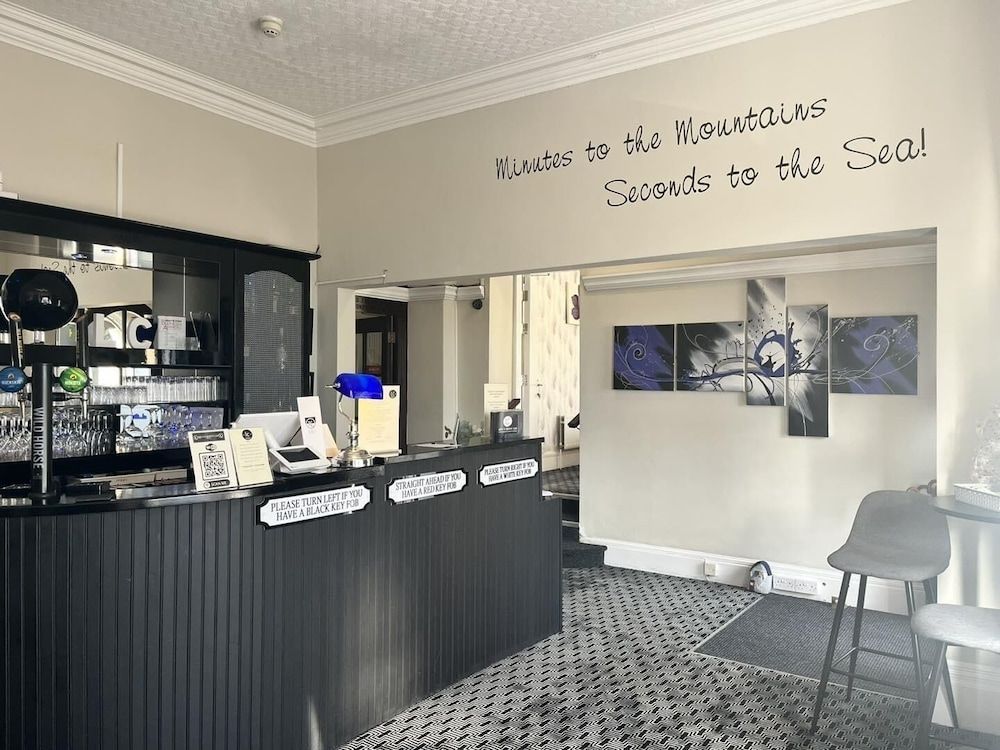 Lauriston & Lawton Court Hotel 2