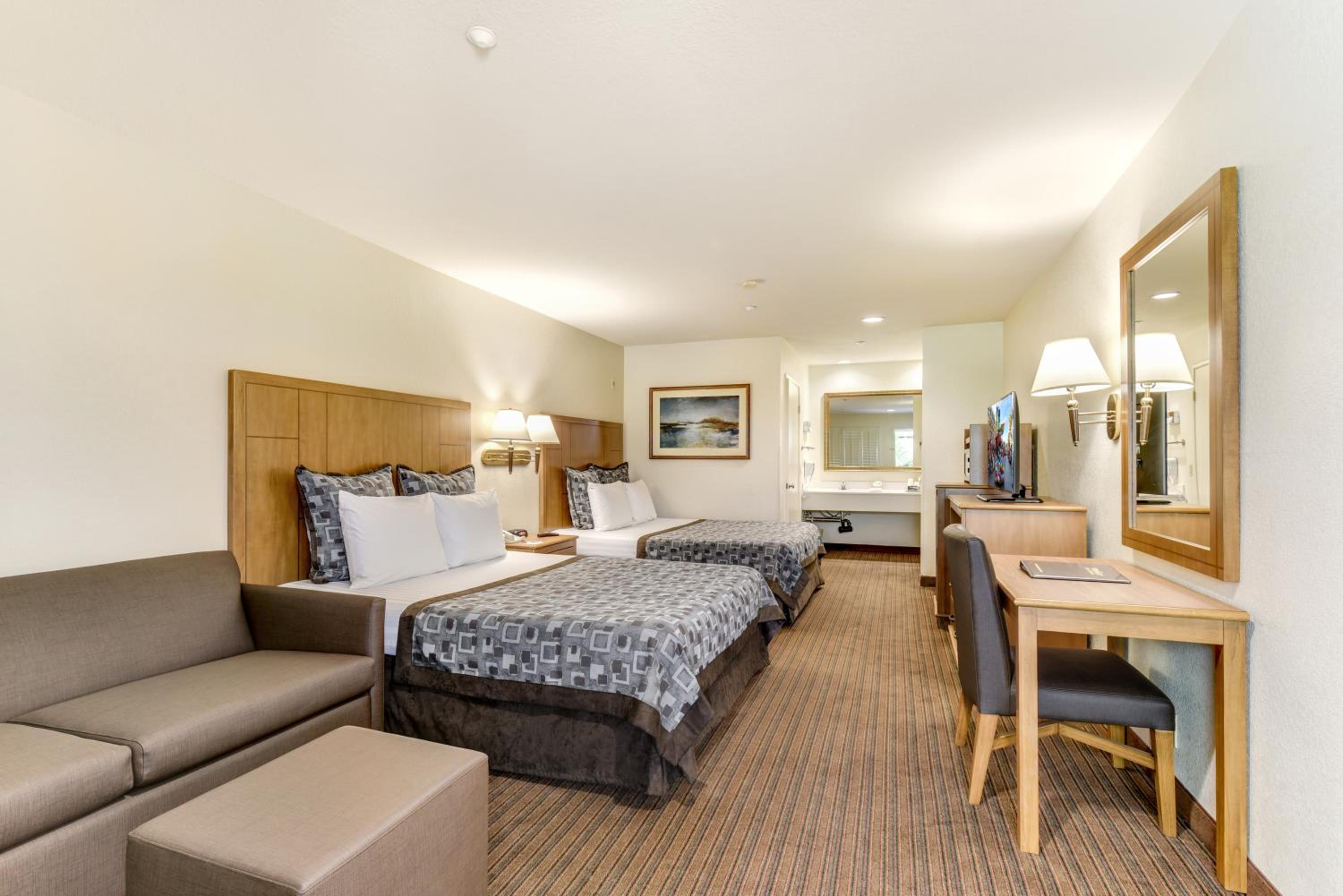 Anaheim Desert Inn & Suites 2