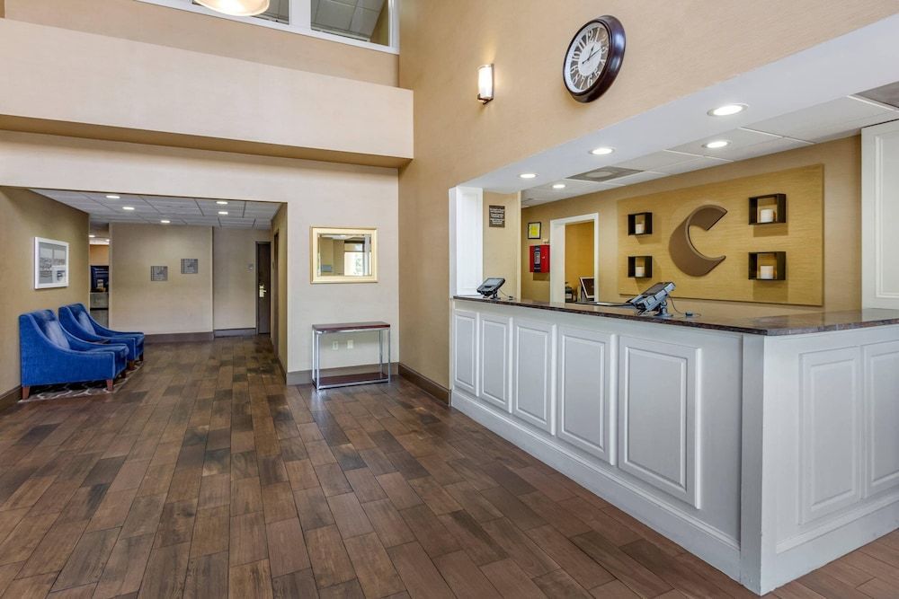 Comfort Suites At the University 2
