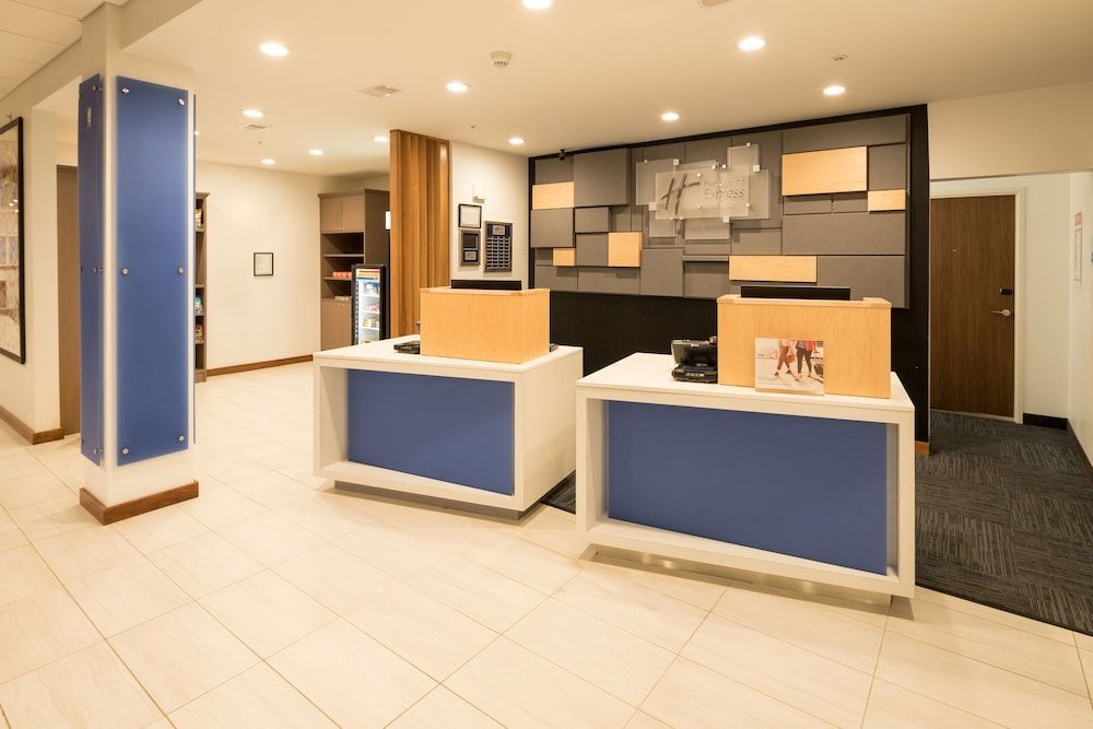Holiday Inn Express & Suites BAY CITY by IHG 2
