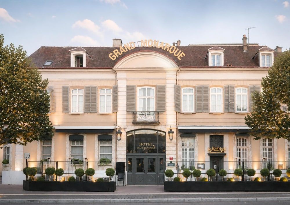 Hotel & Spa Le Grand Monarque, BW Premier Collection 1