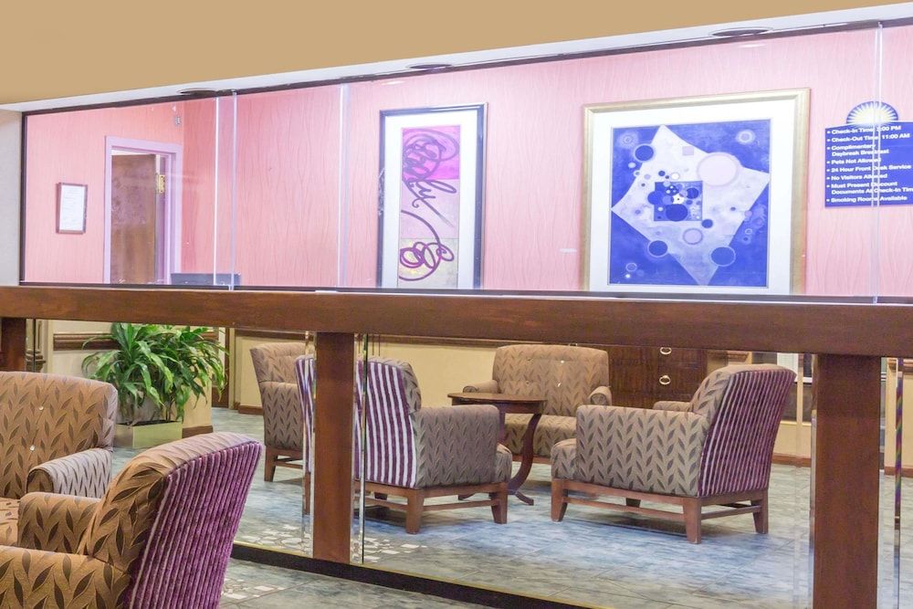 Days Inn by Wyndham Camp Springs Andrews AFB 2
