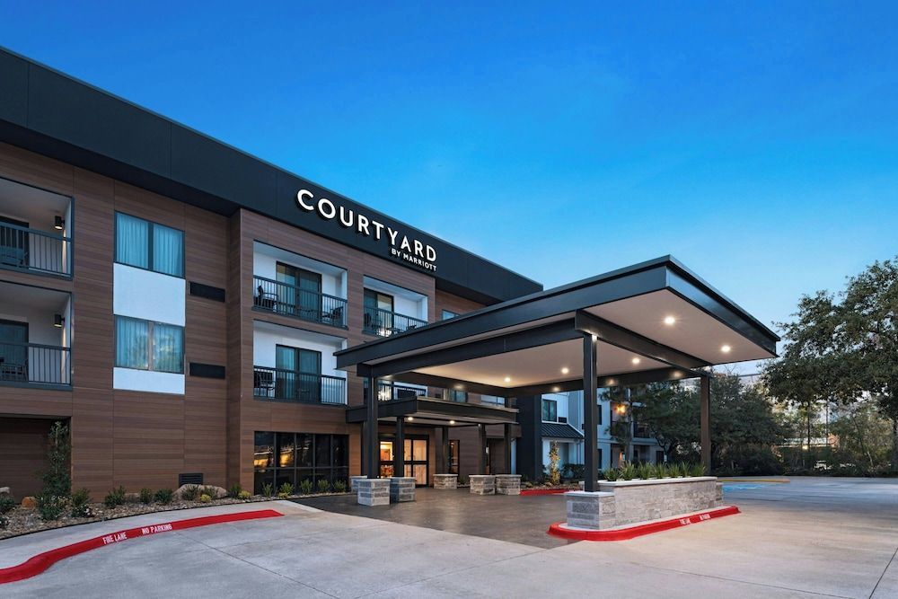 Courtyard Houston The Woodlands 1