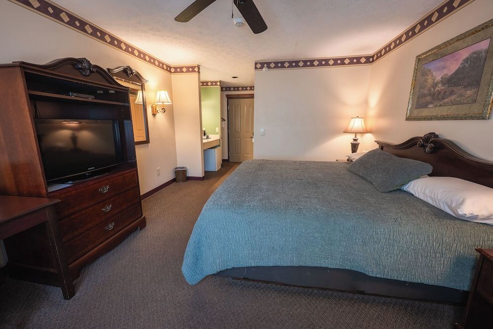 Hearthstone Inn & Suites 2