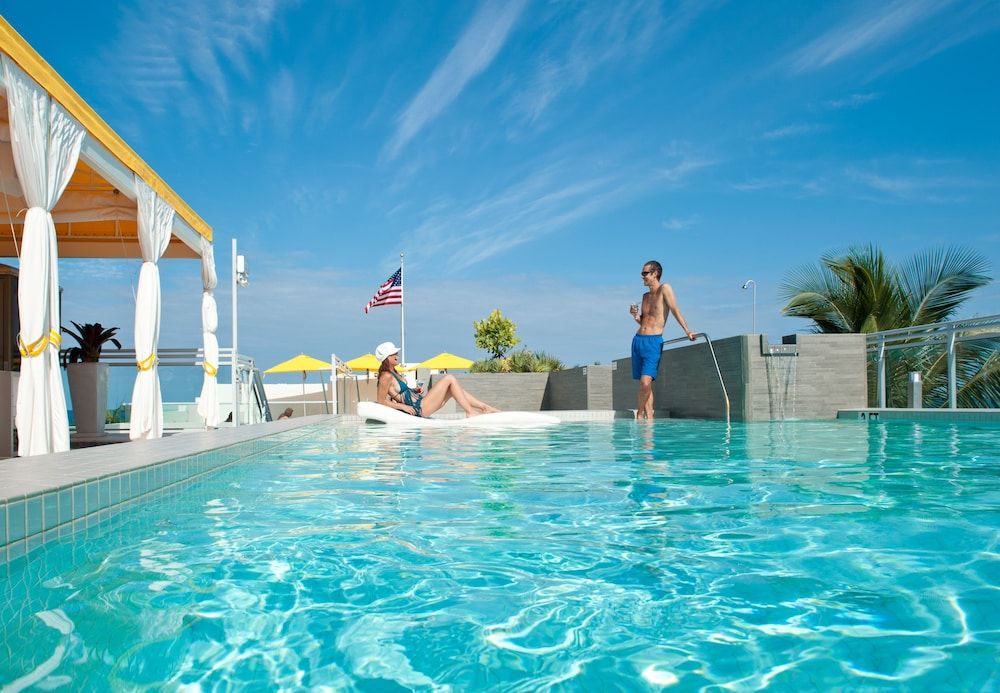 Leslie Hotel Ocean Drive 1
