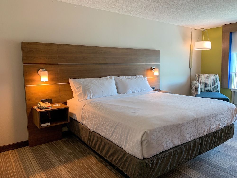 Holiday Inn Express & Suites LEXINGTON DTWN AREA-KEENELAND by IHG 2