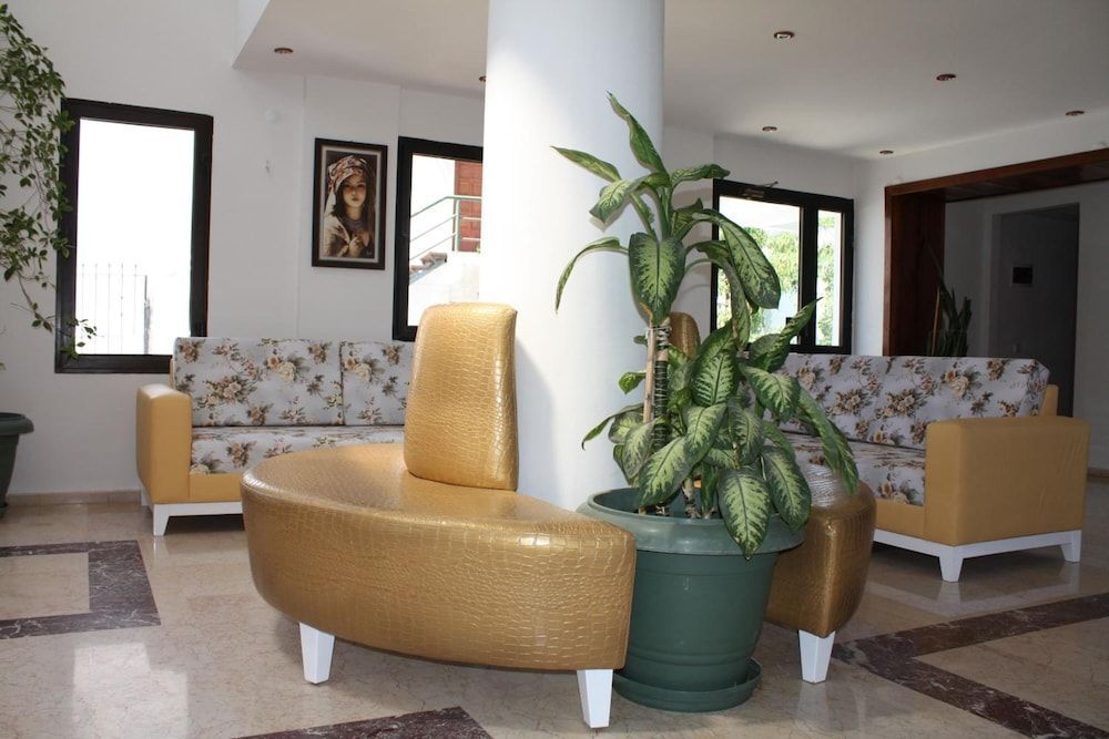 Bronze Hotel 2