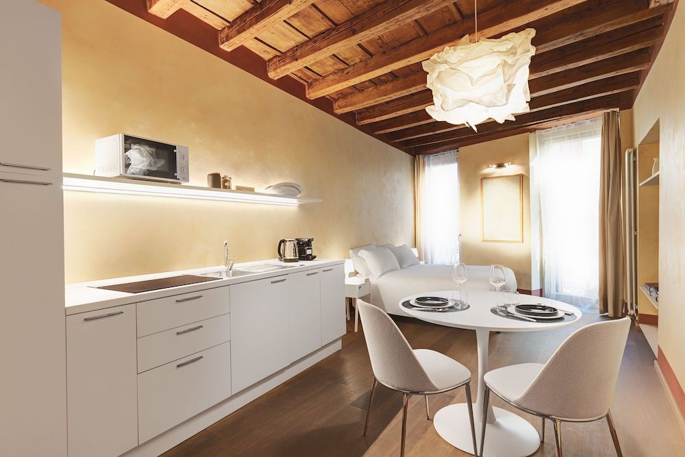 1881 LUXURY SUITES 2