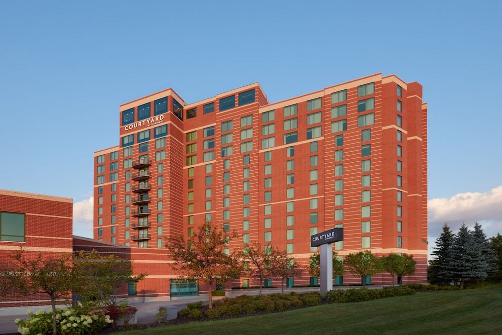 Courtyard by Marriott Ottawa East 1