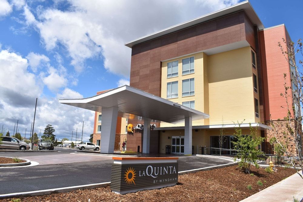 La Quinta Inn & Suites by Wyndham Flagstaff East I-40 1