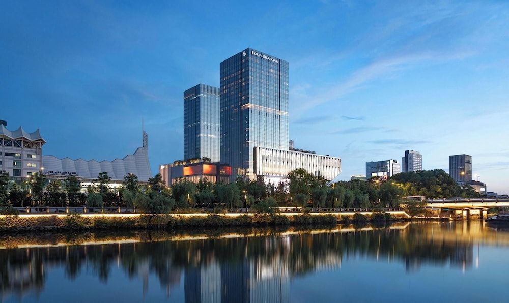 Four Seasons Hotel Hangzhou at Hangzhou Centre 1