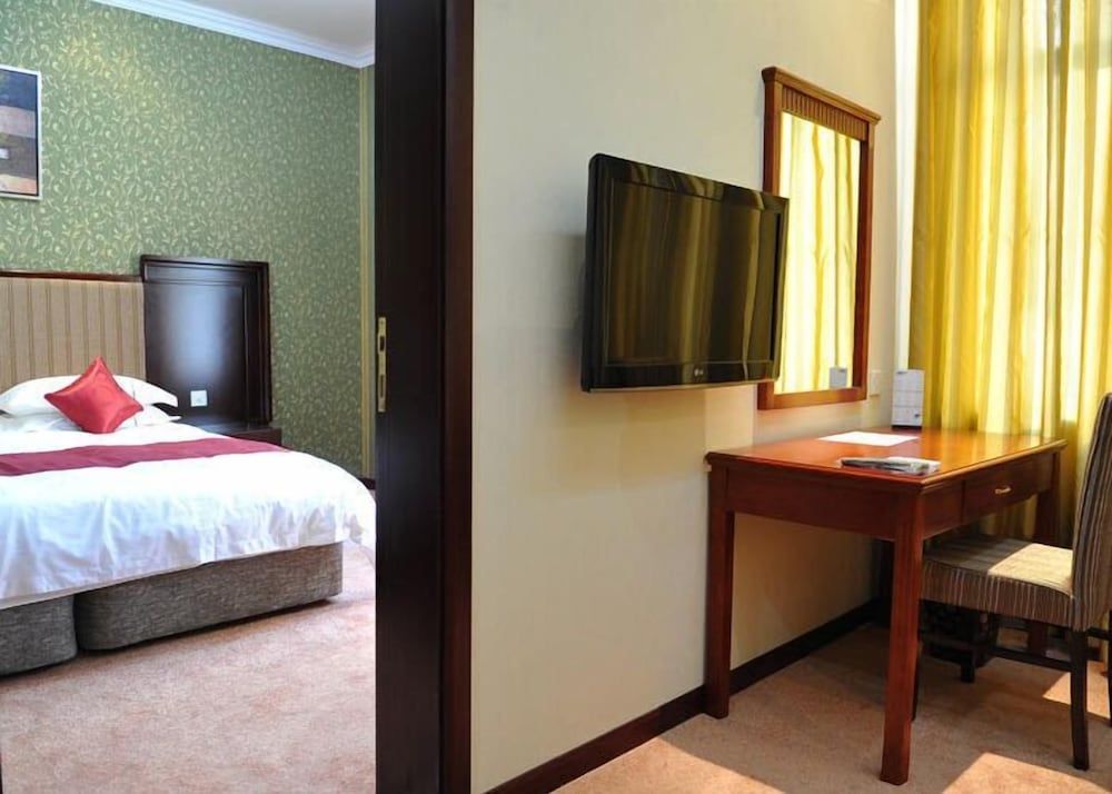 Royal Hotel 2