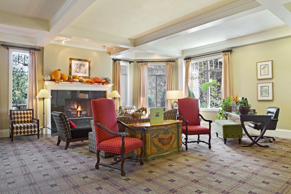Plaza Inn & Suites at Ashland Creek 2