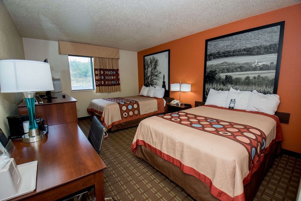 Super 8 by Wyndham Altoona 1