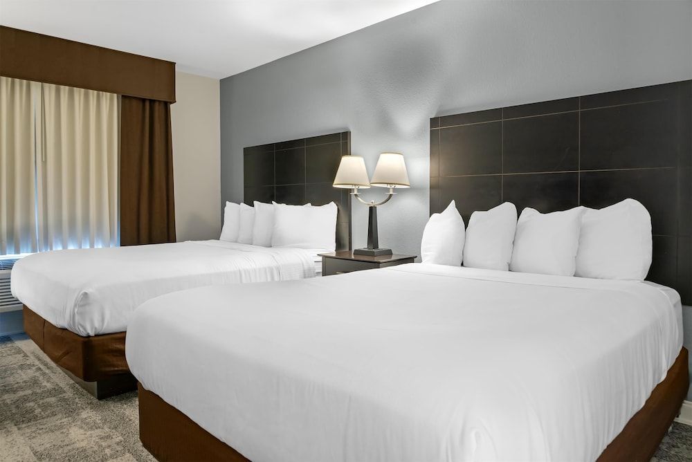 Best Western Lakewinds 1