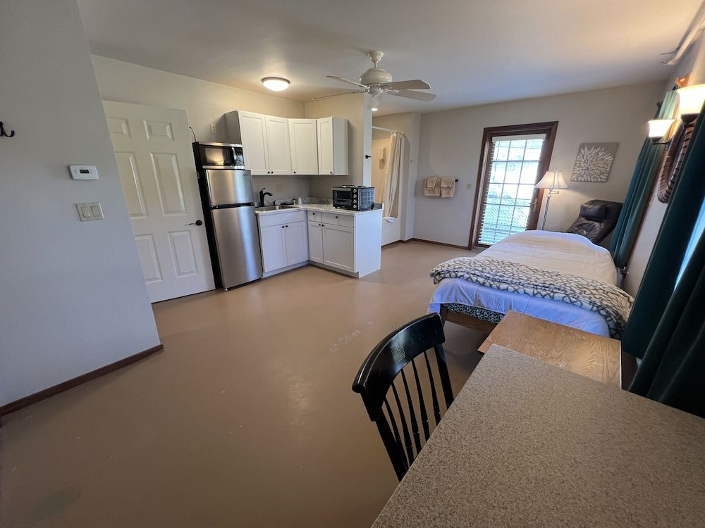 Home On The Connecticut 1