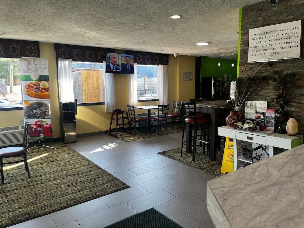 Quality Inn Grand Rapids Near Downtown 2