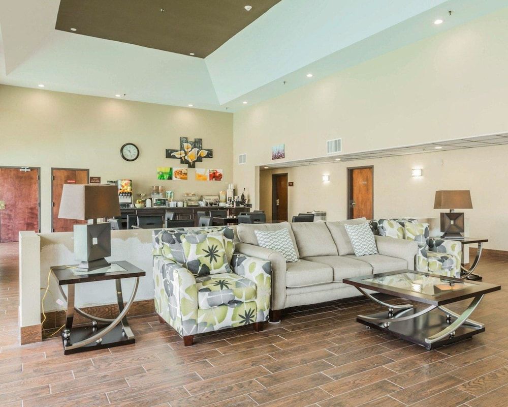 Quality Inn & Suites North Montgomery 2