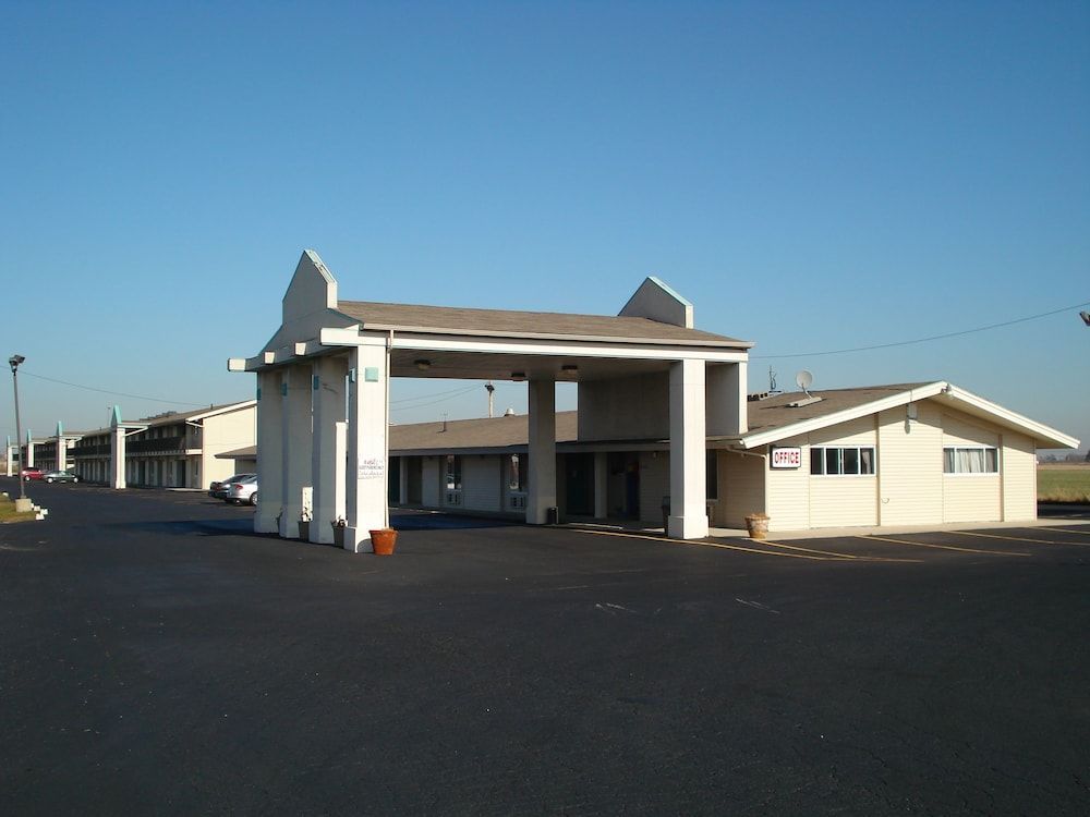Regency Inn Perrysburg 1
