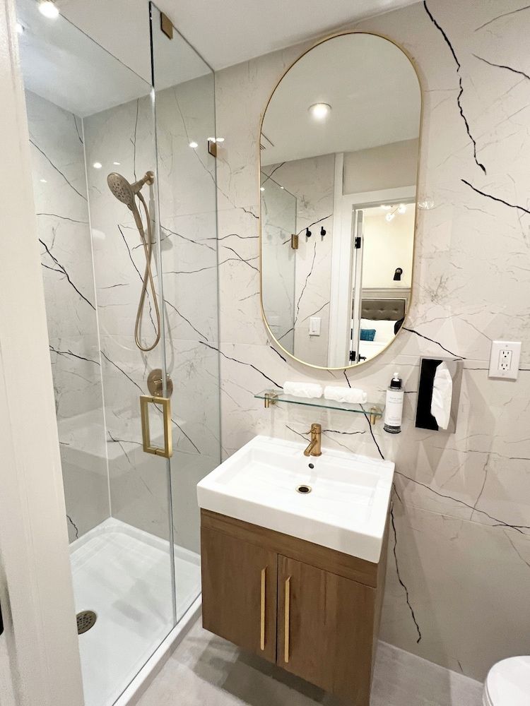 Toronto Rooms and Suites 2