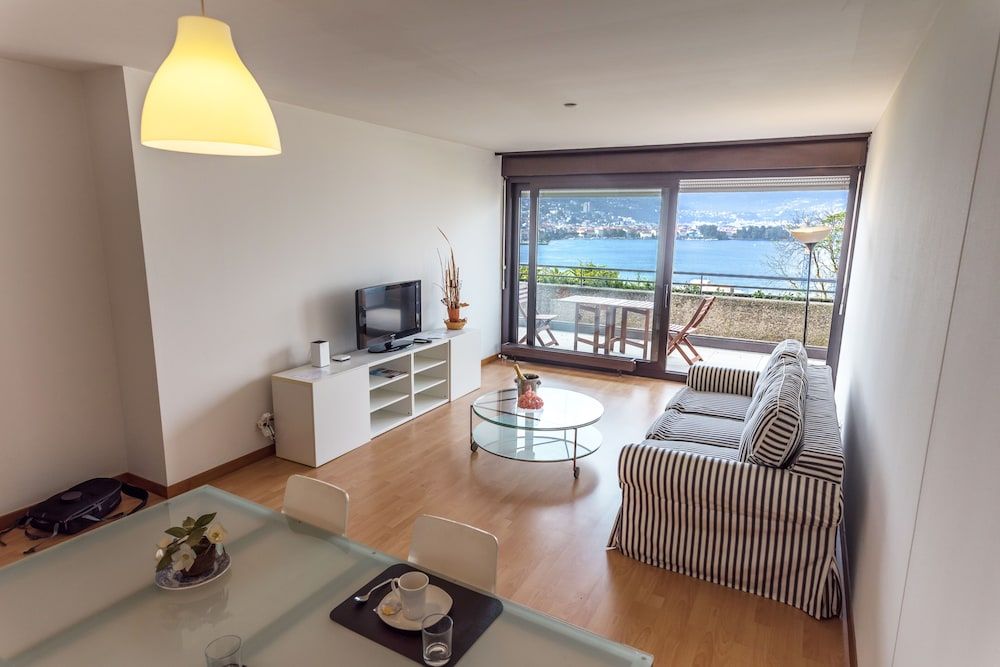 Paradise by Quokka 360 - Apartment with Views over the Gulf of Lugano 1