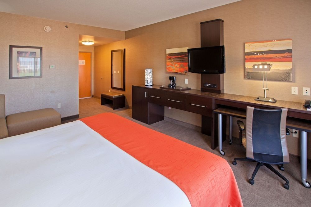 Holiday Inn Express & Suites COLUMBUS EDINBURGH by IHG 2