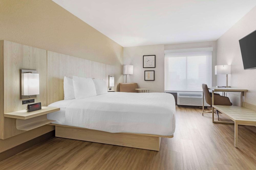 Best Western Plus Sugar Land-Stafford 1