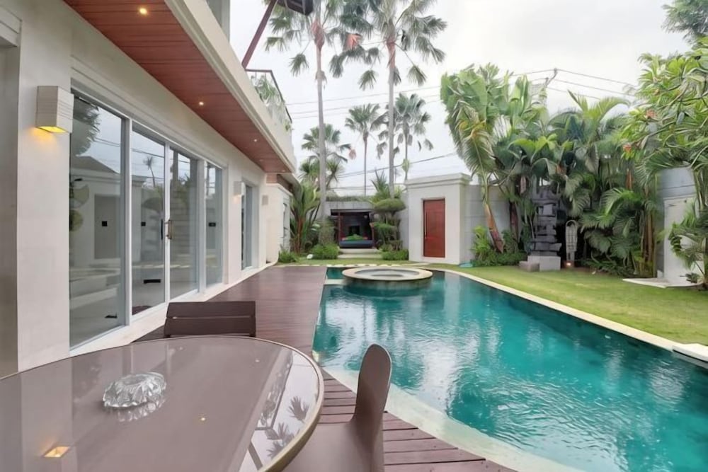 Luxury - Villa Ron - Central Seminyak 1