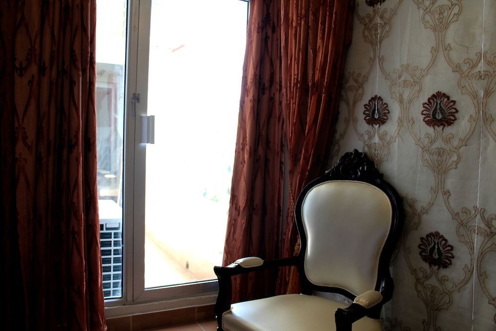 luxes Inn 2