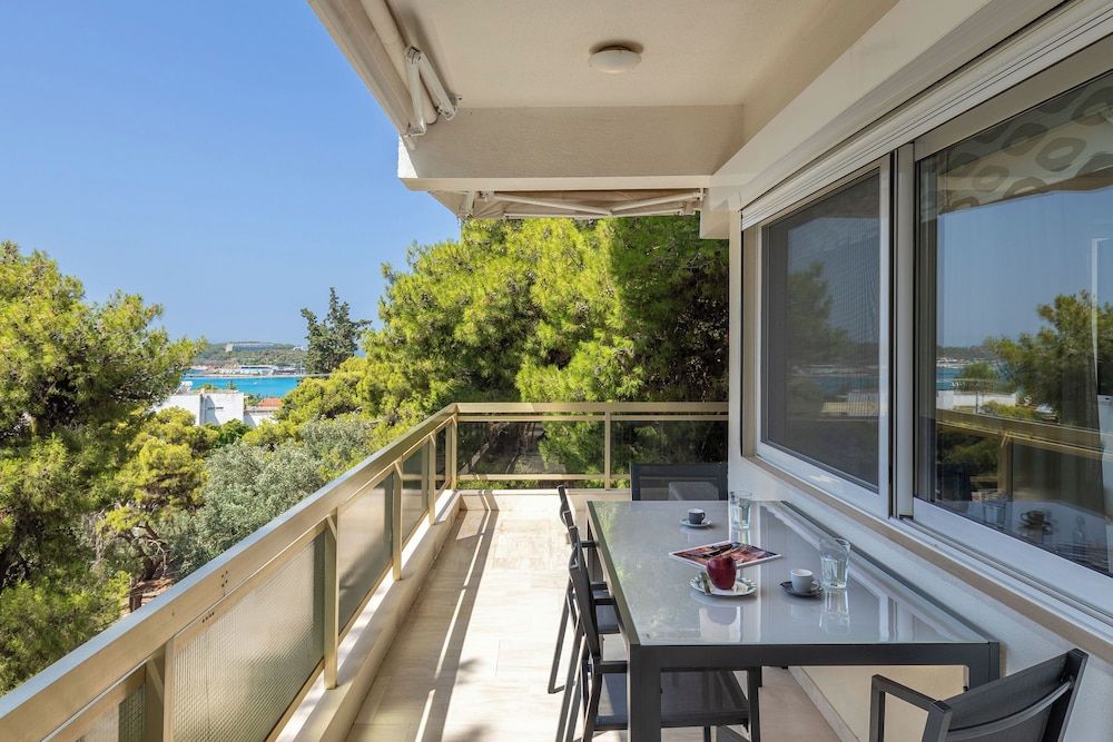 Relux Sea View 2 Bedroom Apartment by BluPine 1