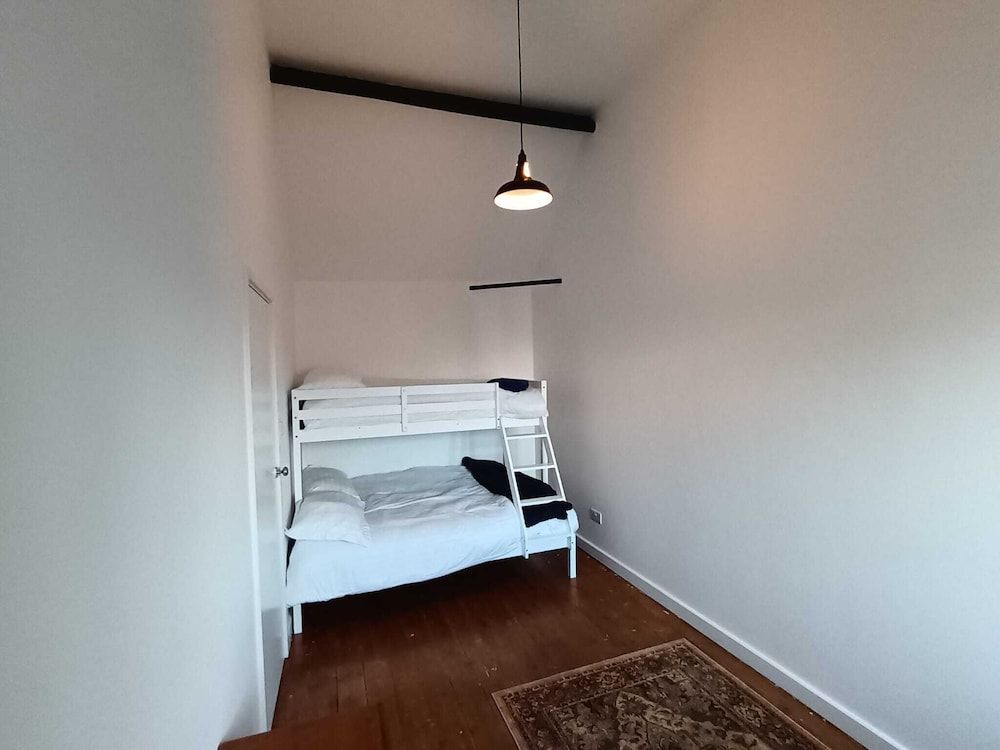Northampton Oasis - 4 Bedroom House 1