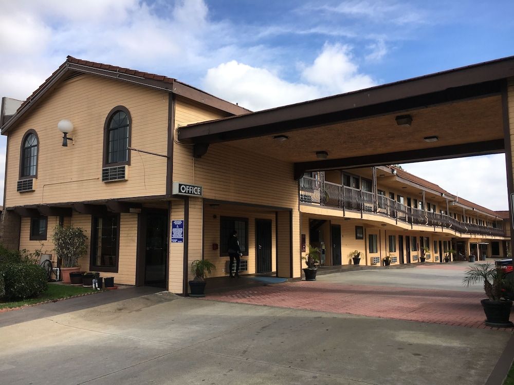Del Amo Inn 1
