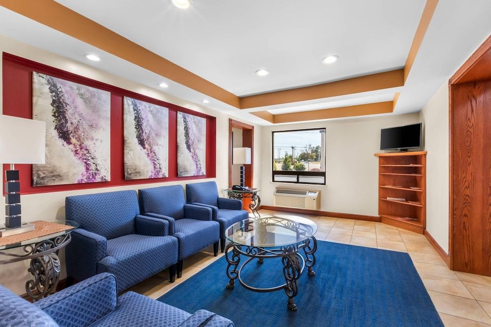 Econo Lodge Woodbridge 2